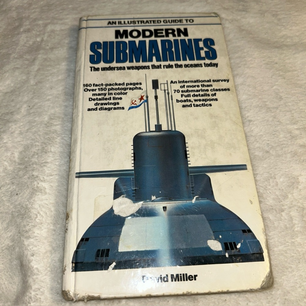 📚BOOK SALE 5 for $20📚 An Illustrated Guide to Modern Submarines, HC, 1982